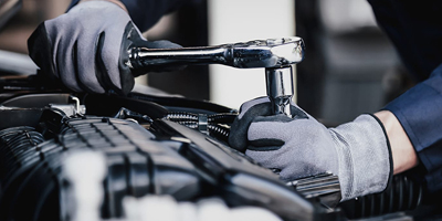 Technician tightening down a rocker cover gasket