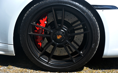 Porsche 911 Carrera GTS front wheel